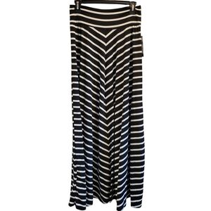 AB Studio Black White Chevron Print Maxi Skirt